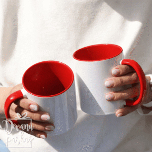 raudonas puodelis 330 ml su užrašu ar nuotrauka